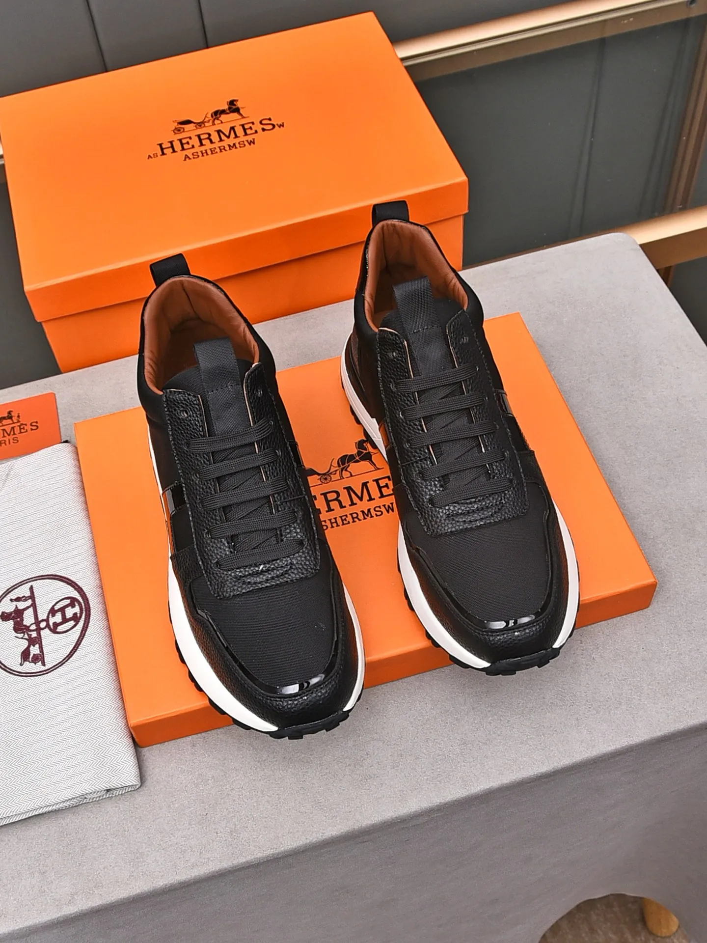 📛📛📛PPP480 (Hermes high-top)🆕Men's color-blocked sneakers, decorated with textured calfskin details. Spliced ​​with original cowhide, this shoe draws inspiration from the equestrian world, integrating technical details and practical functions. Breathable sheep lining, rubber wear-resistant outsole, high-end quality, every detail is perfectly combined! Size: 38-44 (45 can be customized)